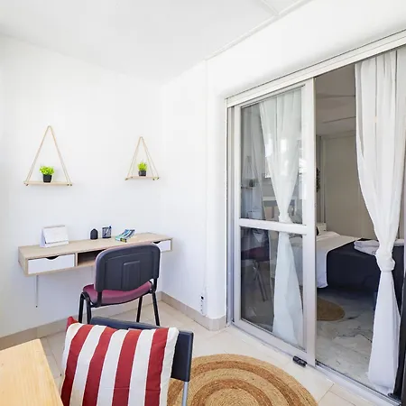 Cubo's De Lacroix & Pool Appartement