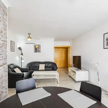 Cubo's De Lacroix & Pool Fuengirola