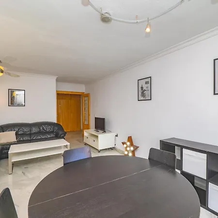 Cubo's De Lacroix & Pool Apartment Fuengirola
