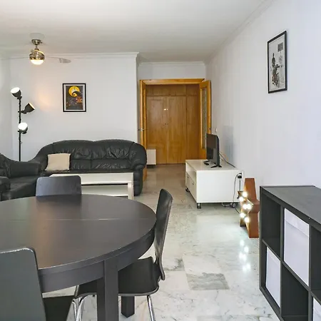 Cubo's De Lacroix & Pool Apartment Fuengirola