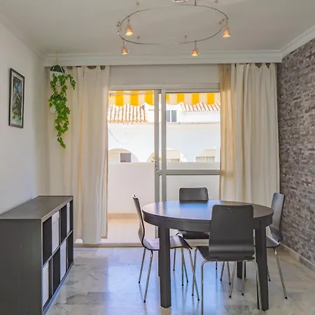Cubo's De Lacroix & Pool Apartment Fuengirola