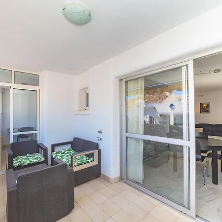 Cubo's De Lacroix & Pool Apartment *
