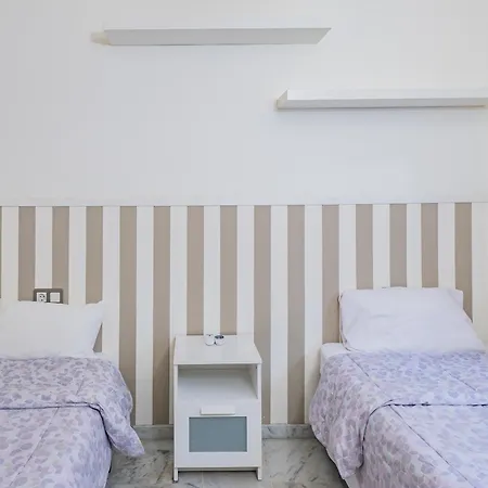 Cubo's De Lacroix & Pool Apartment