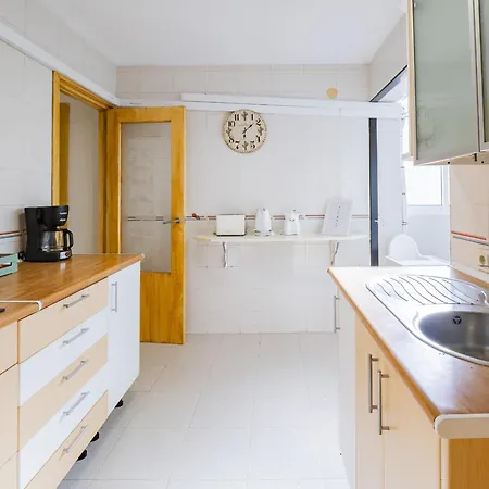 Cubo's De Lacroix & Pool Apartment Fuengirola
