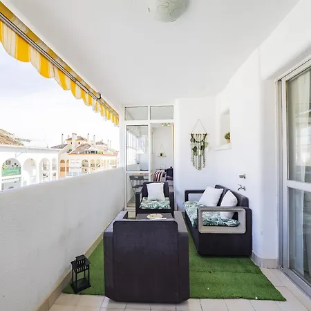 Cubo's De Lacroix & Pool Apartment Fuengirola