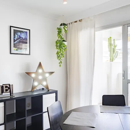 Cubo's De Lacroix & Pool Apartment Fuengirola