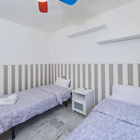 Cubo's De Lacroix & Pool Apartament *