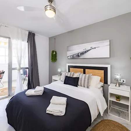 Cubo's De Lacroix & Pool דירה