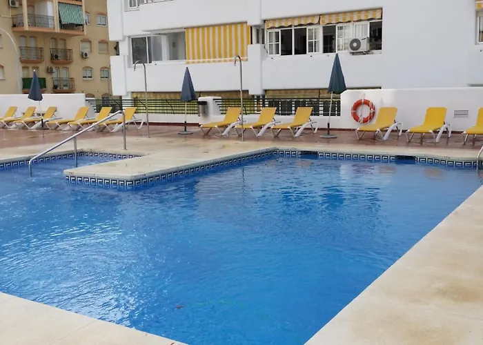 Cubo's De Lacroix & Pool * Fuengirola