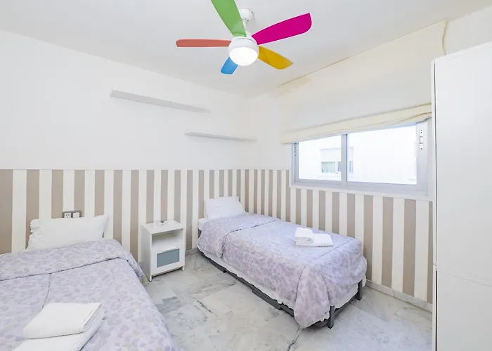 Cubo's De Lacroix & Pool * Fuengirola