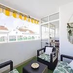 Cubo's De Lacroix & Pool Appartement